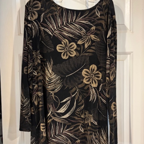 Floral stretchy top- XL- Black, tan, brown. - Picture 3 of 4